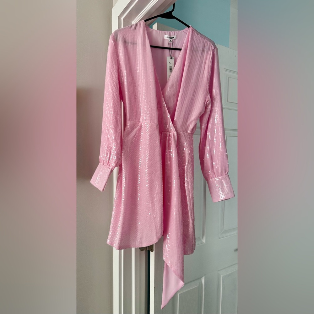 🌸 NWT gorgeous pink sequin dress